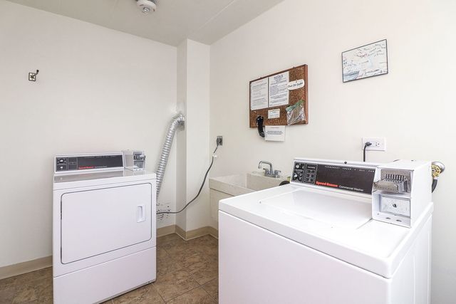 5300 Walnut Avenue 4D, Downers Grove, IL 60515
