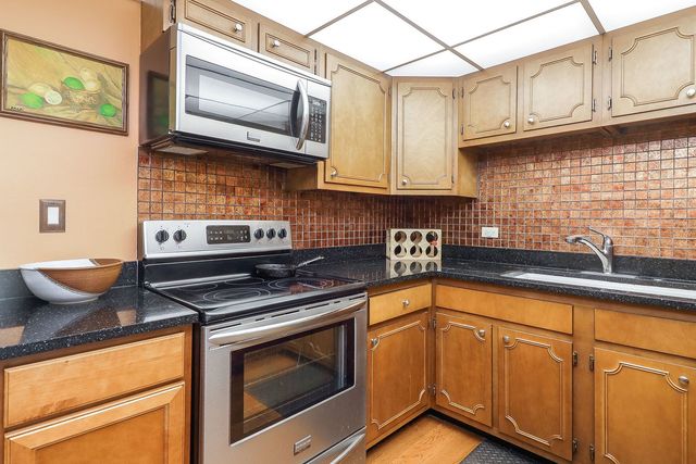 5300 Walnut Avenue 4D, Downers Grove, IL 60515