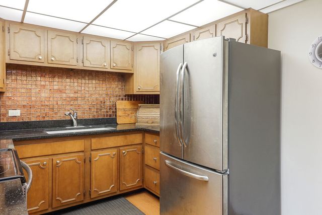 5300 Walnut Avenue 4D, Downers Grove, IL 60515