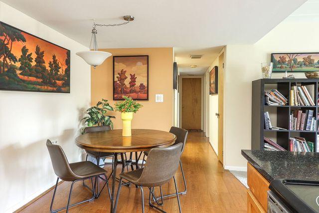 5300 Walnut Avenue 4D, Downers Grove, IL 60515