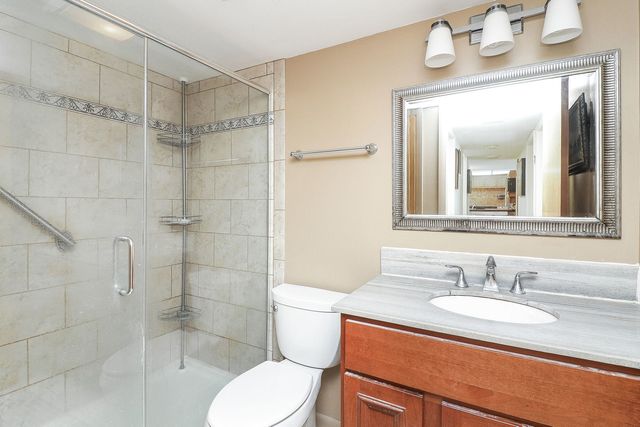 5300 Walnut Avenue 4D, Downers Grove, IL 60515
