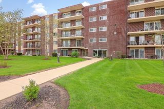 5300 Walnut Avenue 4D, Downers Grove, IL 60515