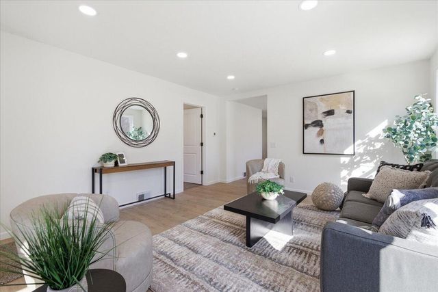 20250 STEVEN Lane, Council Bluffs, IA 51503