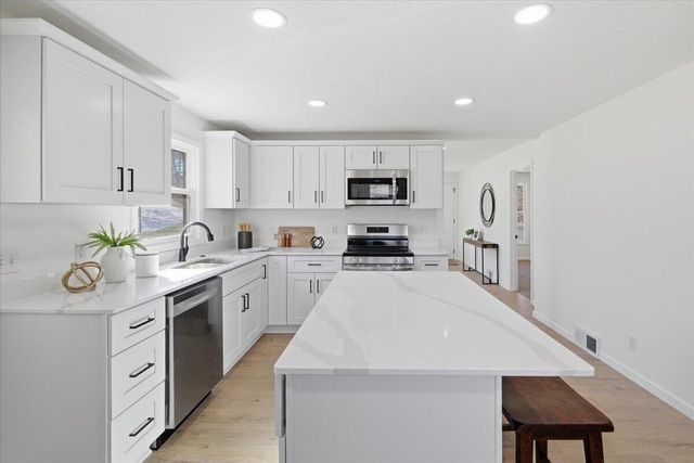 20250 STEVEN Lane, Council Bluffs, IA 51503