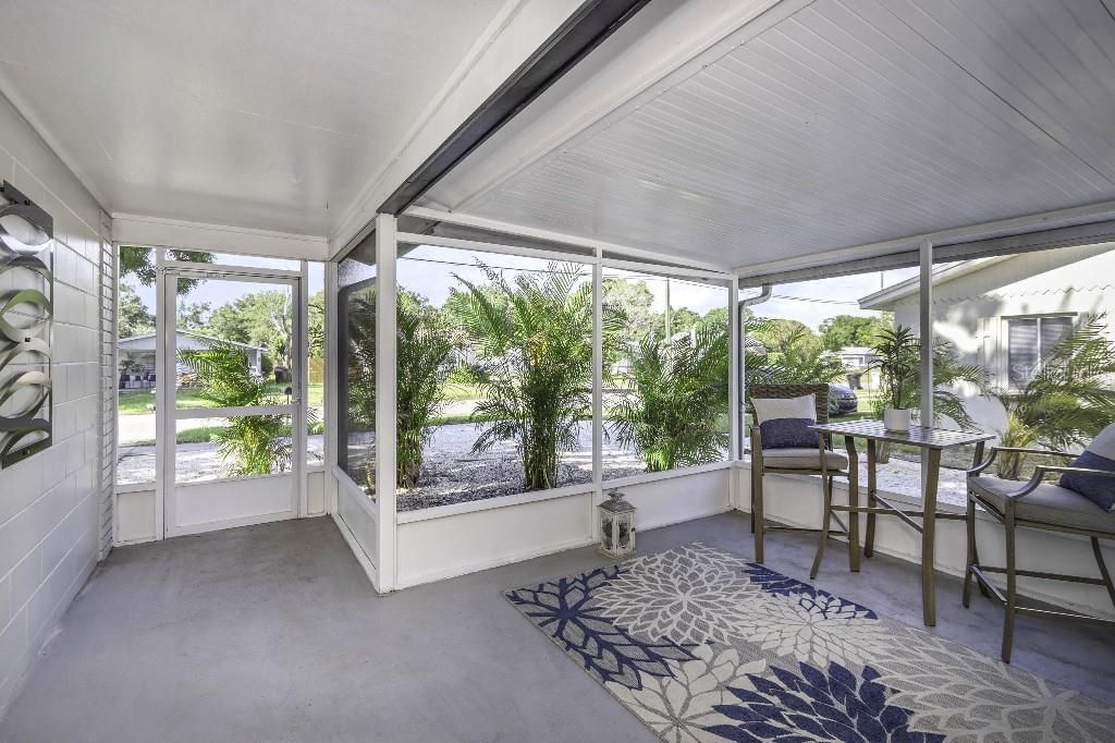 Image 13 of property listing at 5413 15TH AVENUE S, Gulfport, FL 33707