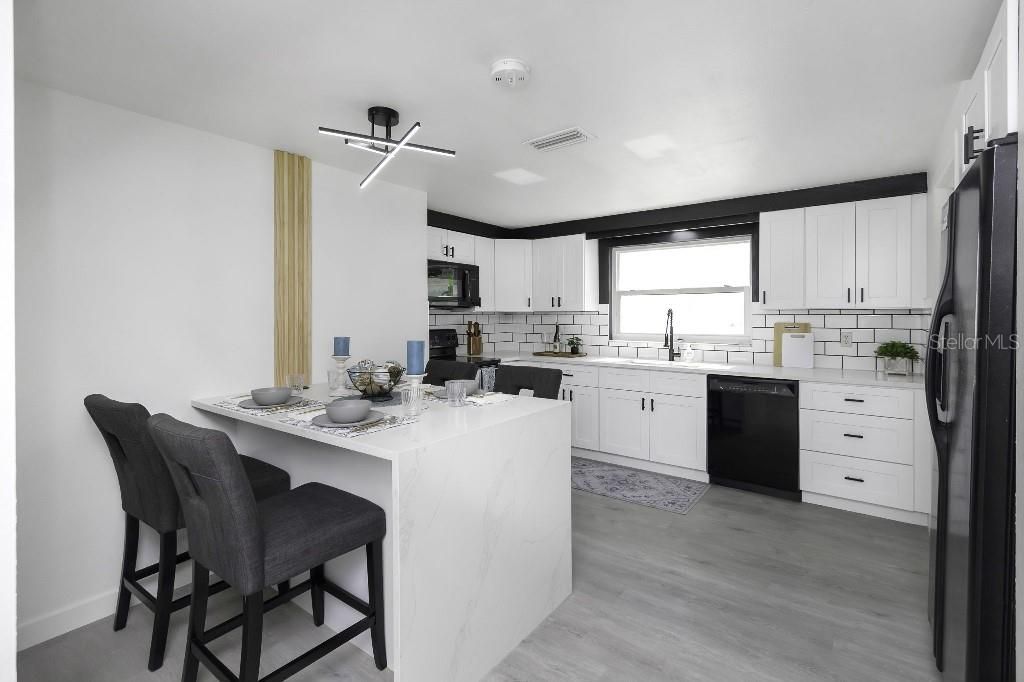 Image 5 of property listing at 5413 15TH AVENUE S, Gulfport, FL 33707