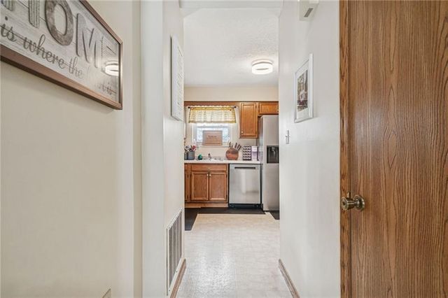 440 Shelbourne Dr, Plum Boro, PA 15239