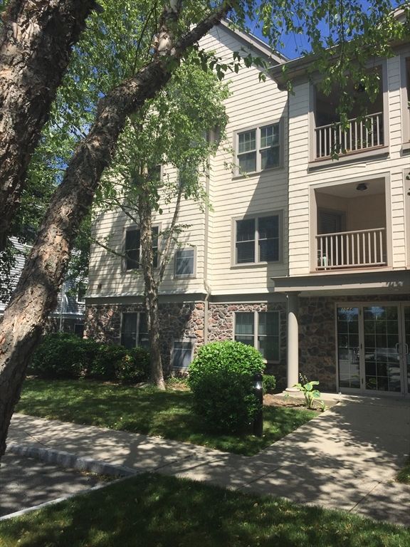 1044 Victoria B-29, New Bedford, MA 02745