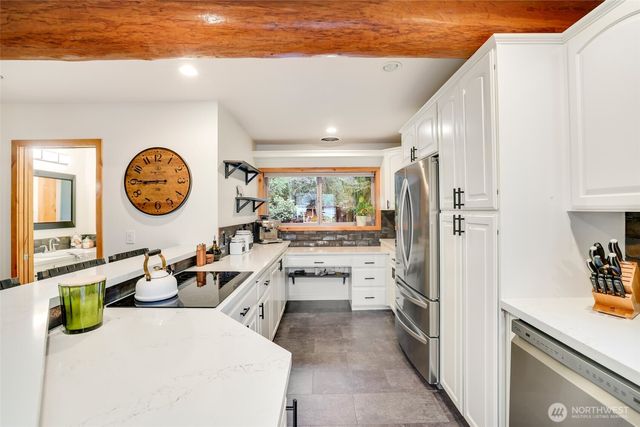 12528 Clear Lake North Road E, Eatonville, WA 98328