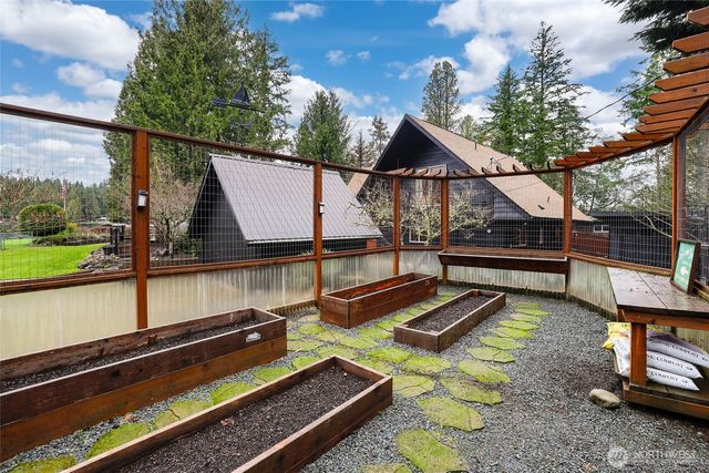 12528 Clear Lake North Road E, Eatonville, WA 98328