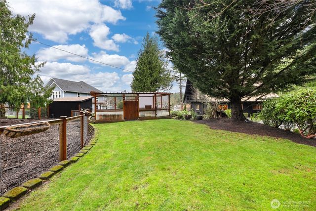12528 Clear Lake North Road E, Eatonville, WA 98328