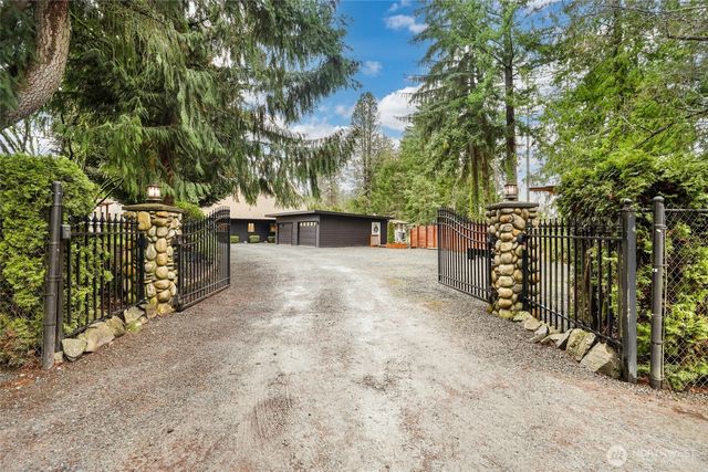 12528 Clear Lake North Road E, Eatonville, WA 98328