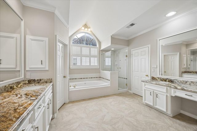 2211 Augusta Drive 25, Houston, TX 77057