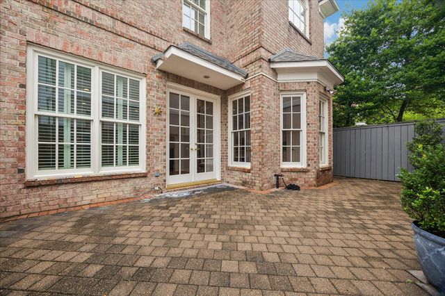 2211 Augusta Drive 25, Houston, TX 77057