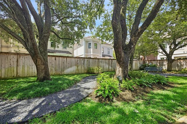 2211 Augusta Drive 25, Houston, TX 77057