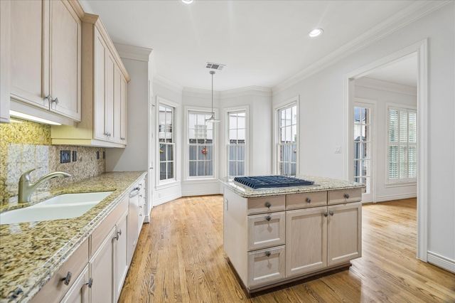 2211 Augusta Drive 25, Houston, TX 77057
