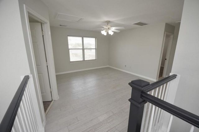 112 Glade Bridge Court, Dickinson, TX 77539