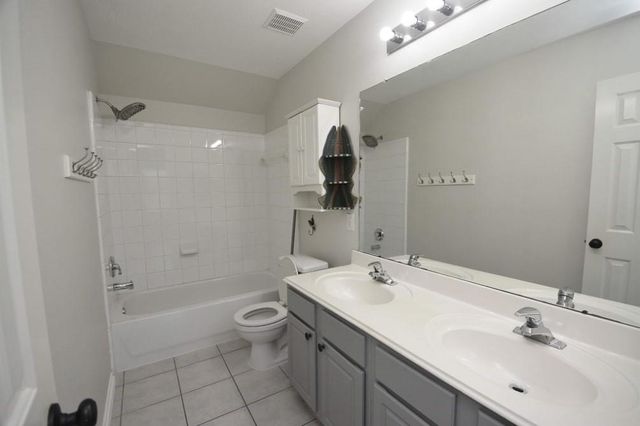 112 Glade Bridge Court, Dickinson, TX 77539