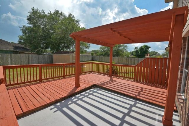 112 Glade Bridge Court, Dickinson, TX 77539