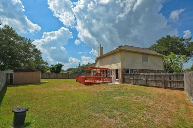112 Glade Bridge Court, Dickinson, TX 77539
