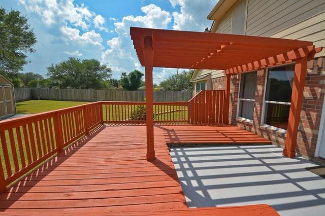 112 Glade Bridge Court, Dickinson, TX 77539