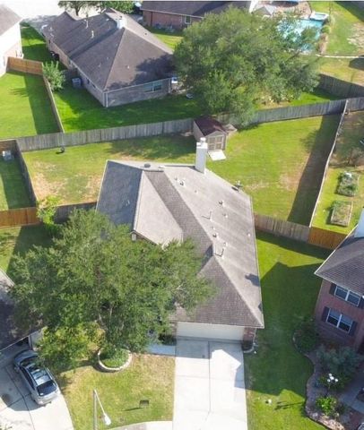 112 Glade Bridge Court, Dickinson, TX 77539