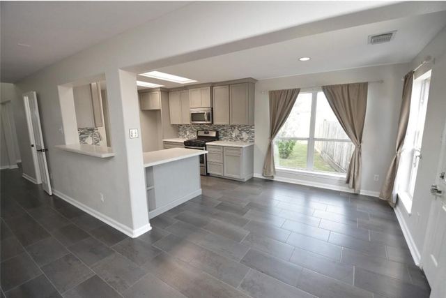 112 Glade Bridge Court, Dickinson, TX 77539