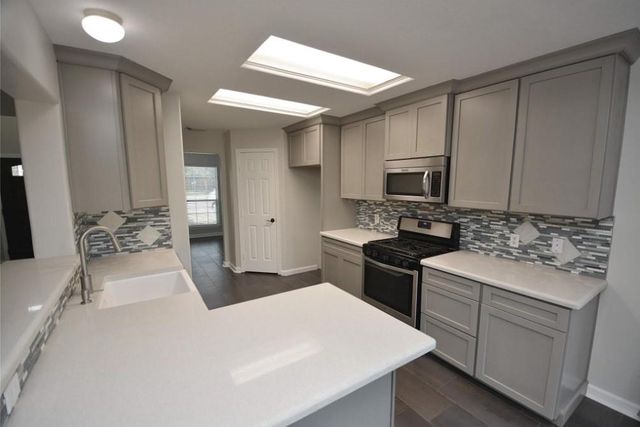 112 Glade Bridge Court, Dickinson, TX 77539