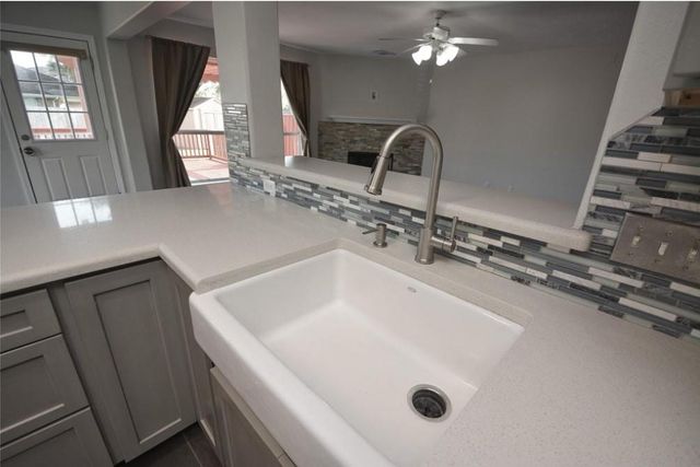 112 Glade Bridge Court, Dickinson, TX 77539