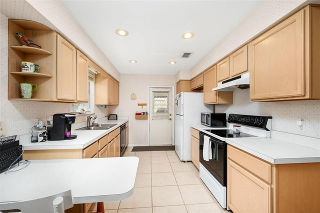 8493 NW 37TH TERRACE, Gainesville, FL 32653