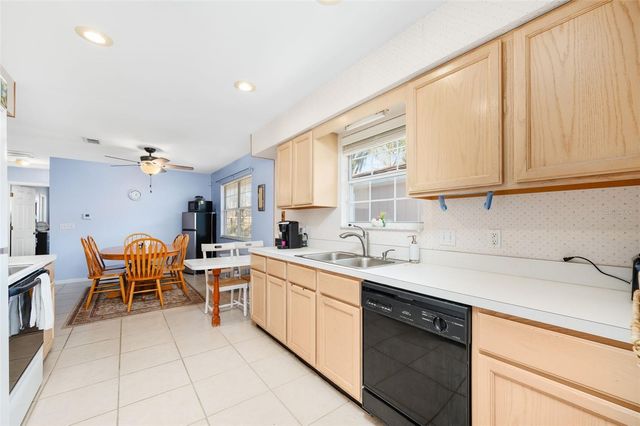 8493 NW 37TH TERRACE, Gainesville, FL 32653