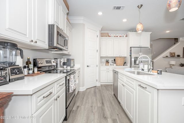 6833 Enclave Lane, Ocean Springs, MS 39564