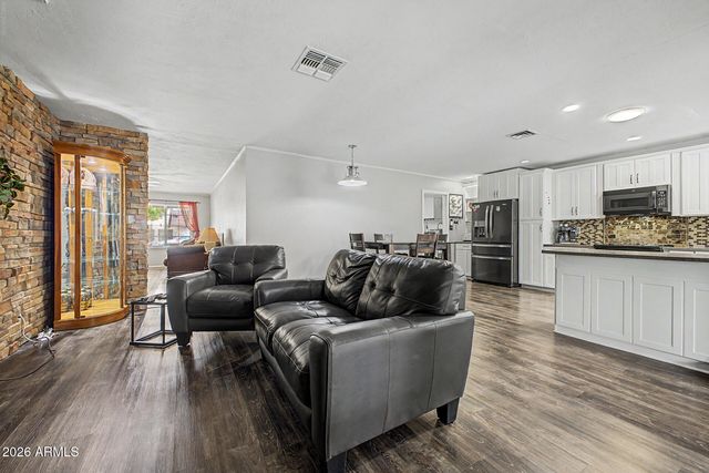 2214 E HOLMES Avenue, Mesa, AZ 85204