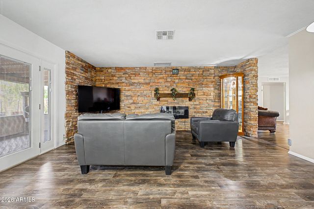2214 E HOLMES Avenue, Mesa, AZ 85204