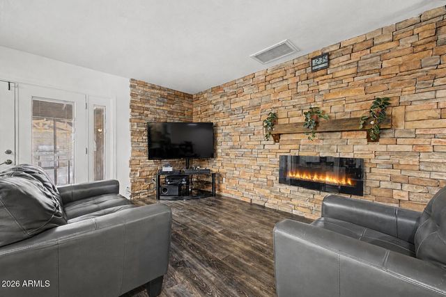 2214 E HOLMES Avenue, Mesa, AZ 85204