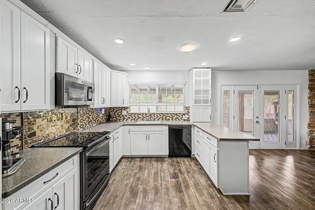 2214 E HOLMES Avenue, Mesa, AZ 85204