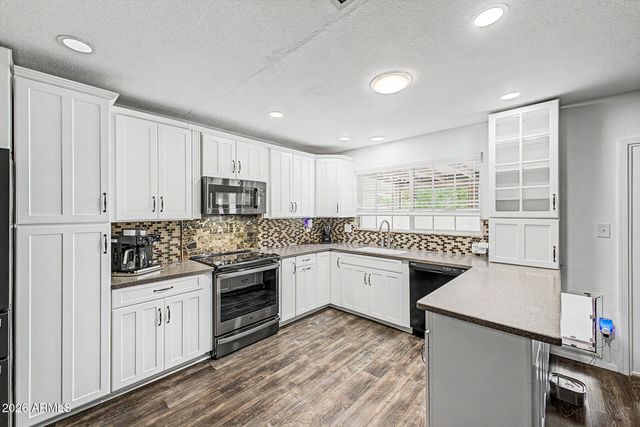2214 E HOLMES Avenue, Mesa, AZ 85204