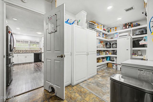 2214 E HOLMES Avenue, Mesa, AZ 85204