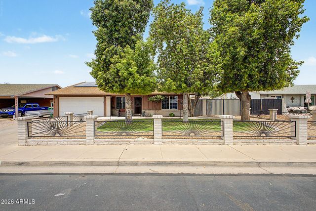 2214 E HOLMES Avenue, Mesa, AZ 85204