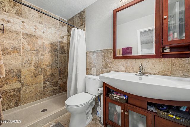 2214 E HOLMES Avenue, Mesa, AZ 85204