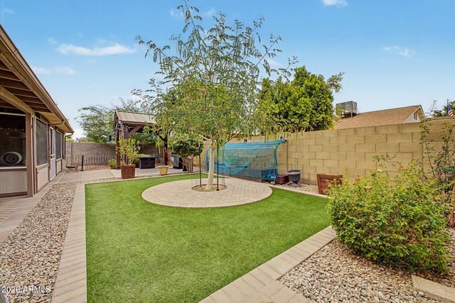 2214 E HOLMES Avenue, Mesa, AZ 85204