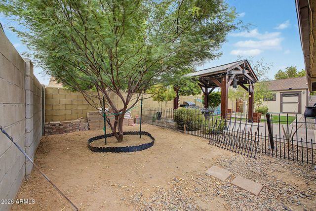 2214 E HOLMES Avenue, Mesa, AZ 85204