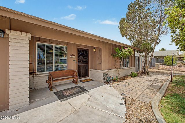 2214 E HOLMES Avenue, Mesa, AZ 85204