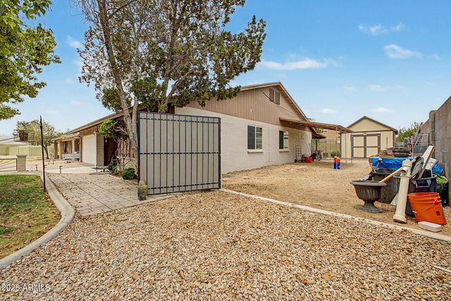 2214 E HOLMES Avenue, Mesa, AZ 85204