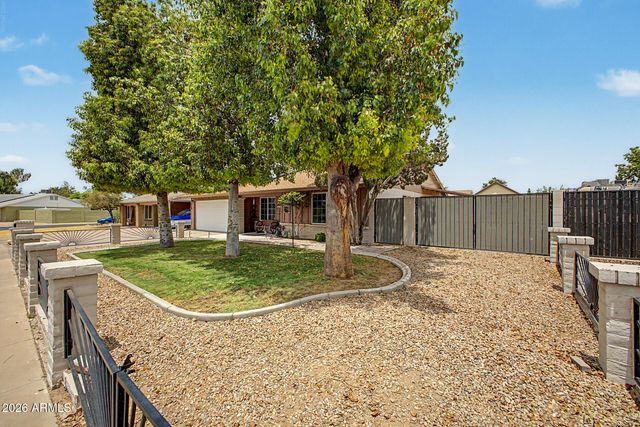 2214 E HOLMES Avenue, Mesa, AZ 85204