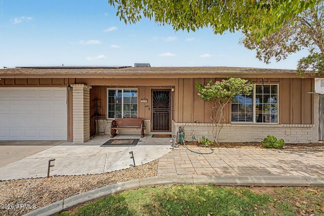 2214 E HOLMES Avenue, Mesa, AZ 85204