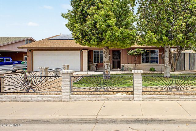 2214 E HOLMES Avenue, Mesa, AZ 85204