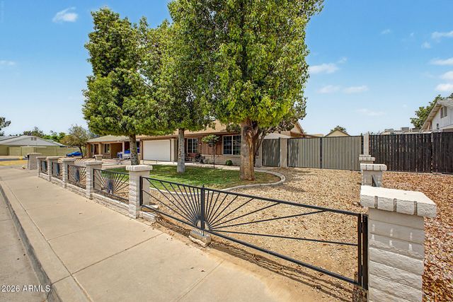 2214 E HOLMES Avenue, Mesa, AZ 85204
