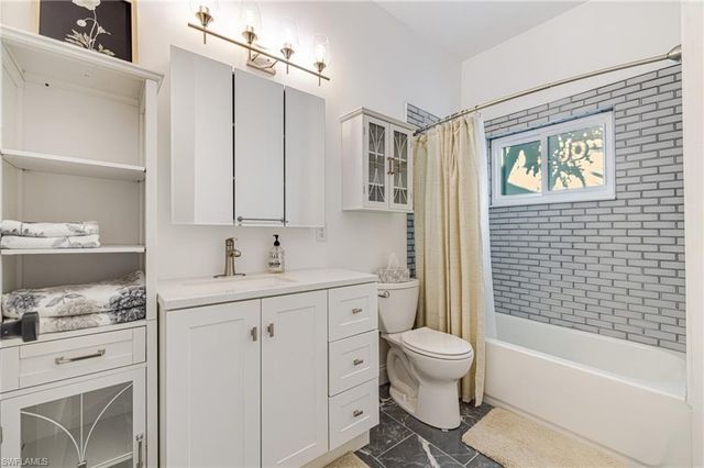 2015 SE 13th ST, Cape Coral, FL 33990