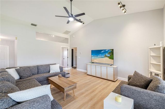 2015 SE 13th ST, Cape Coral, FL 33990